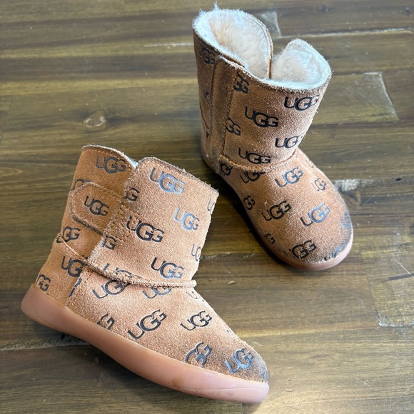 UGG Logo Monogram Suede Shearling Boots Rubber Sole Toddler 6C Winter - Picture 1 of 7